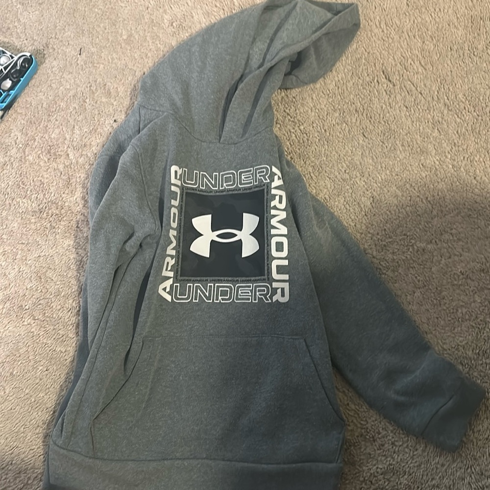 Under Armour hoodie boys SZ Small